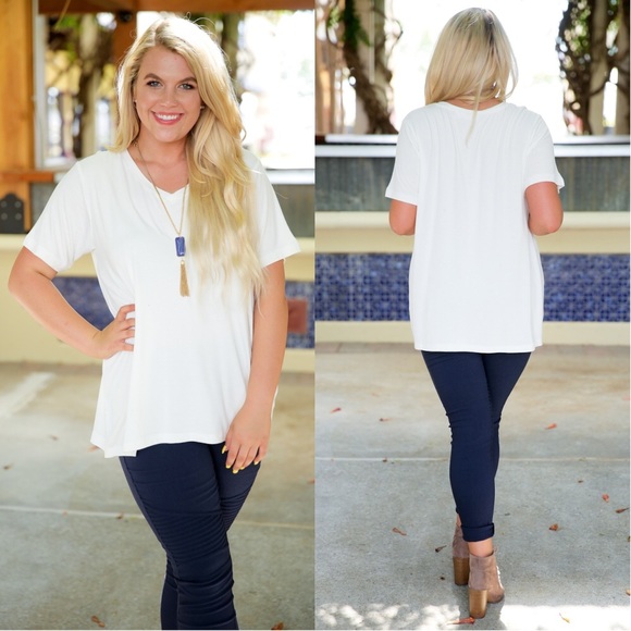 ✨LAST ONE✨PLUS Ivory V-Neck Short Sleeve Tee - Picture 2 of 3